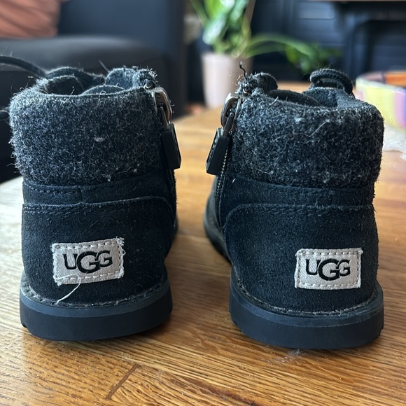 UGG Australia Girls Bootie with side Zipper size 7 - Picture 6 of 15